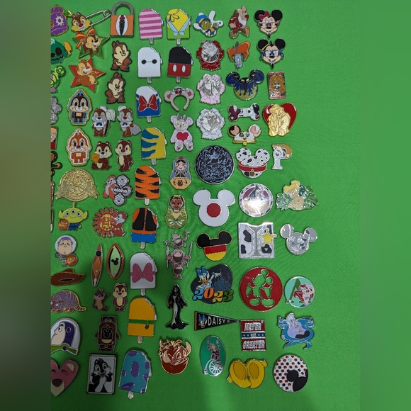 $21 for 10 Tradeable Disney Park Pins *Randomly Selected* - Picture 3 of 10